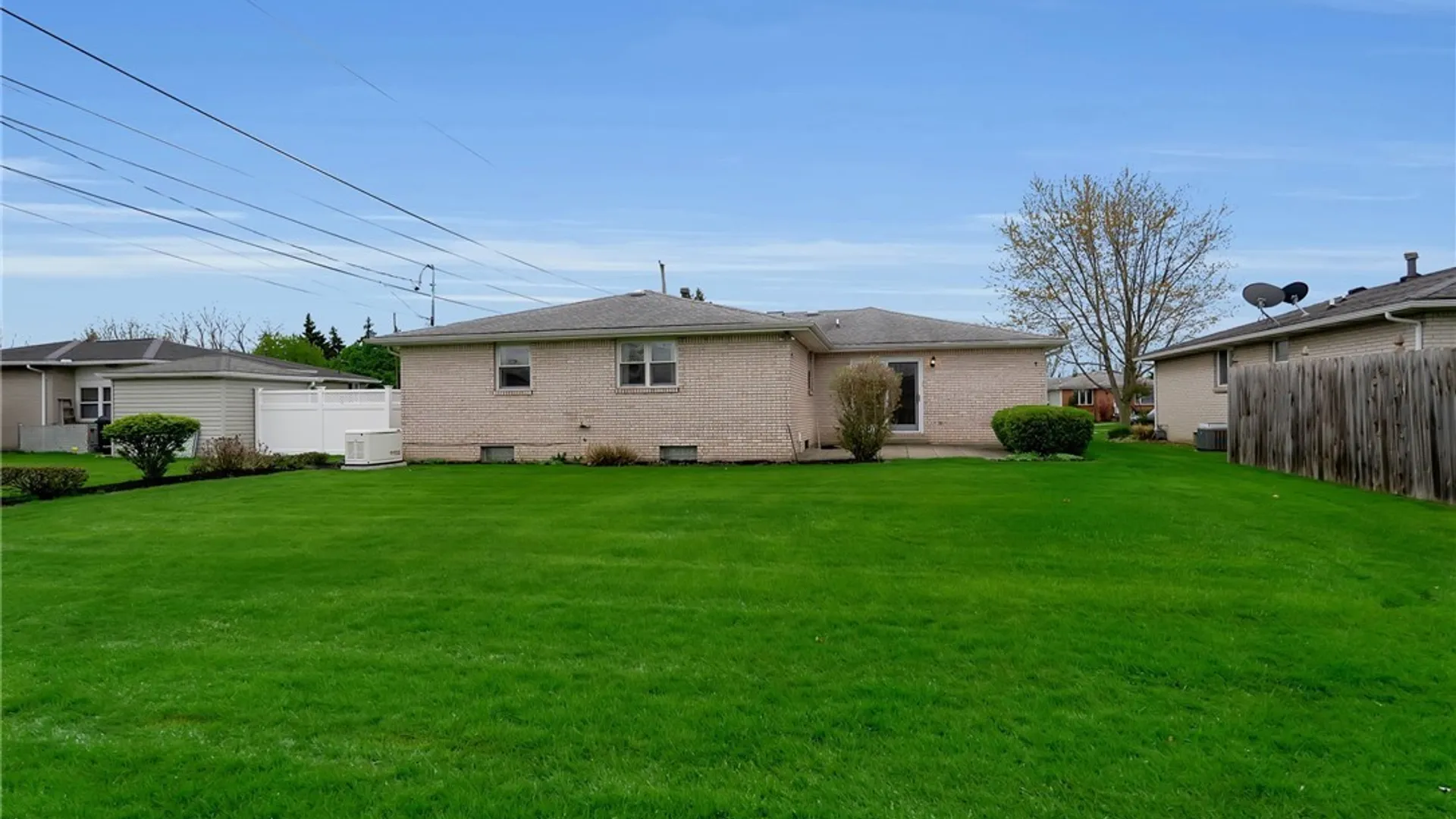 Property at 4 Village Lane, Cheektowaga, NY 14212 47