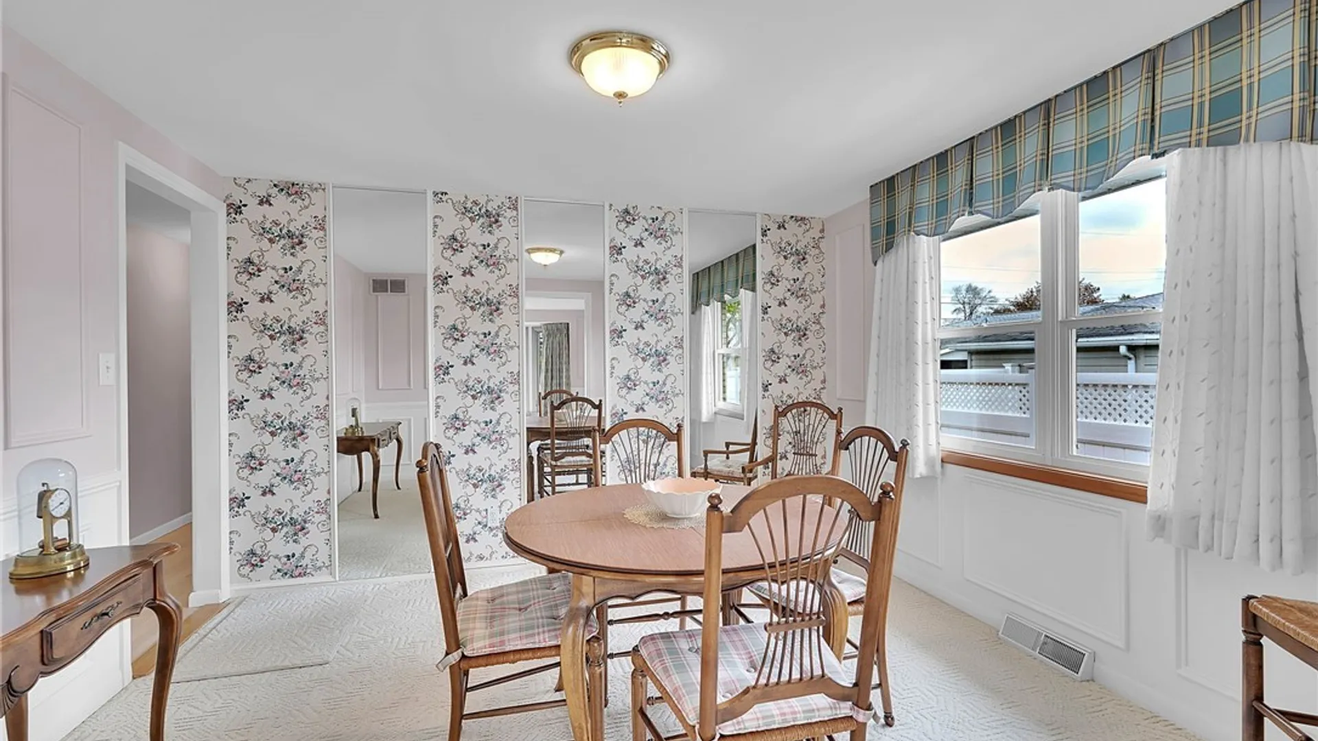 Property at 4 Village Lane, Cheektowaga, NY 14212 7