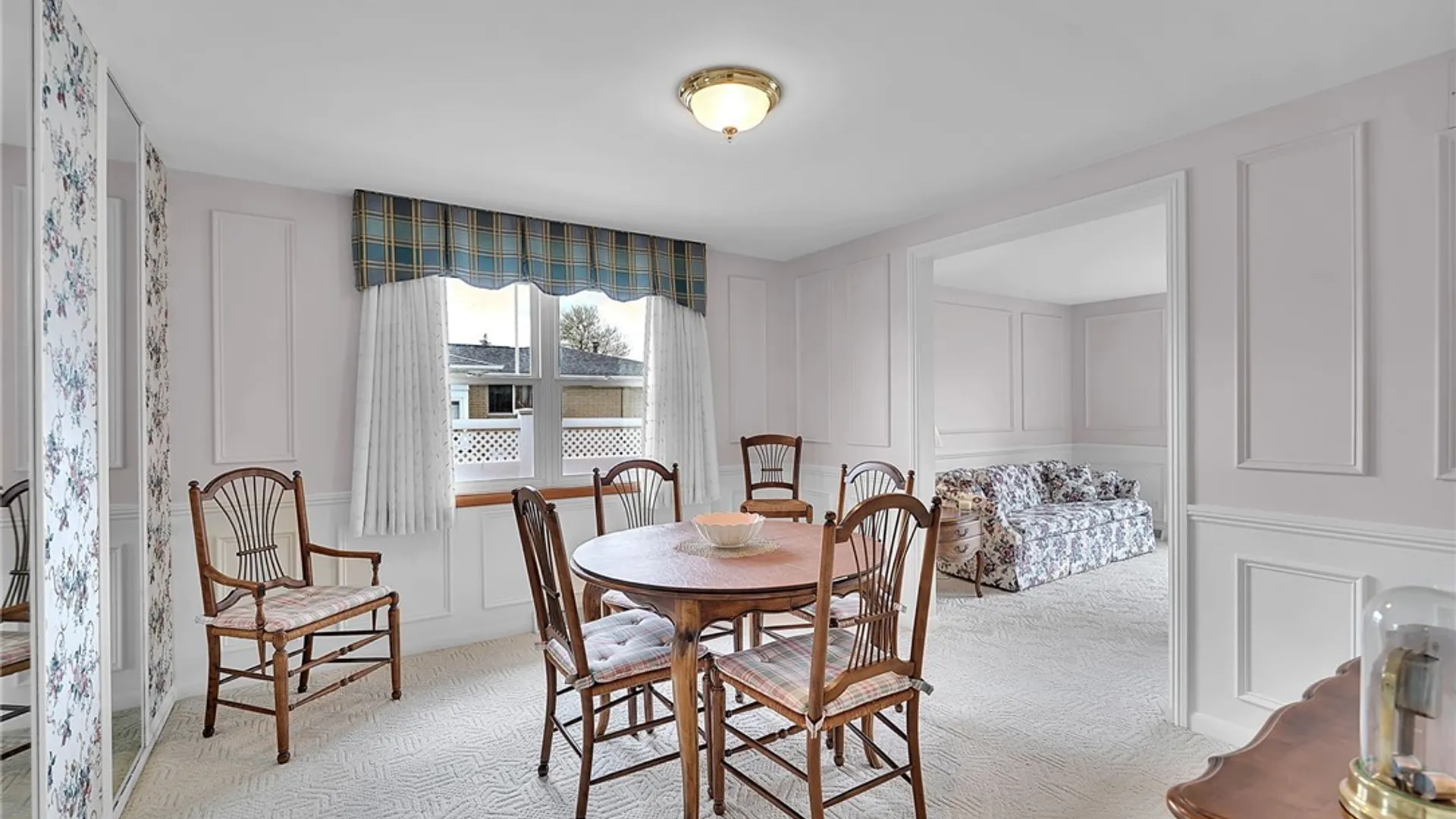 Property at 4 Village Lane, Cheektowaga, NY 14212 8