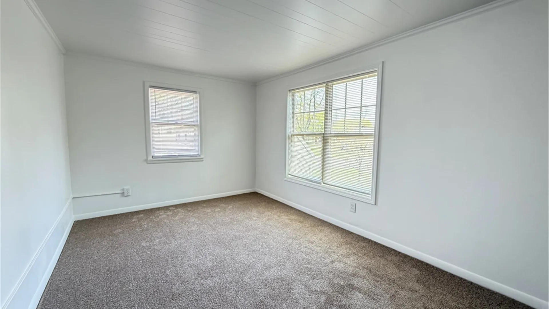 Property at 47 Woodside Lane, Greece, NY 14616 13