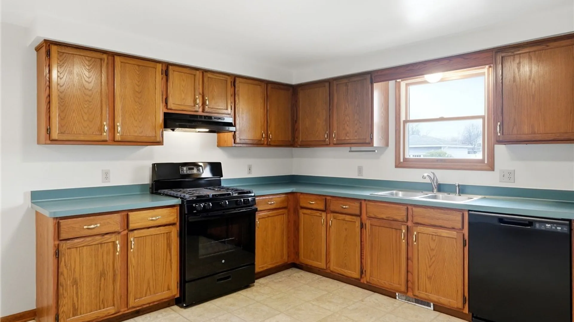 Property at 294 Summit Boulevard, North Tonawanda, NY 14120 15