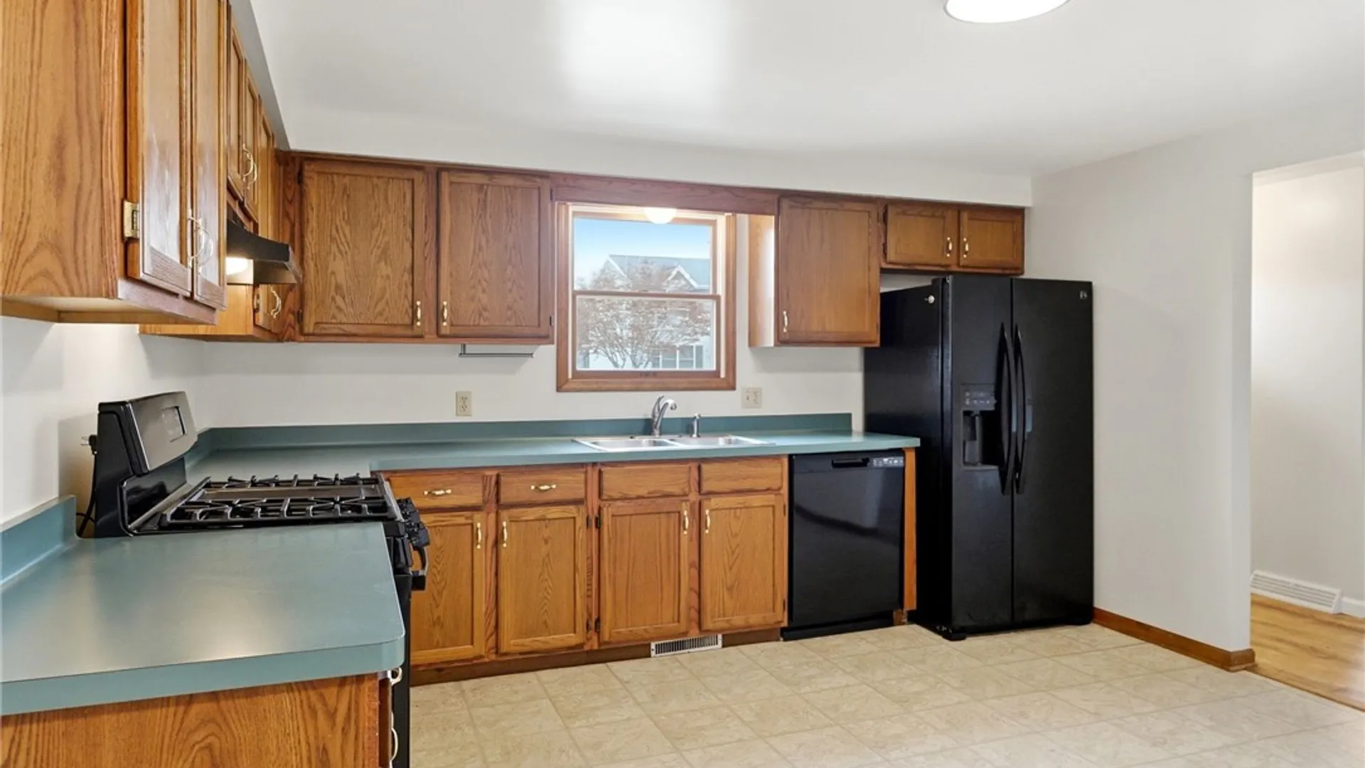 Property at 294 Summit Boulevard, North Tonawanda, NY 14120 16