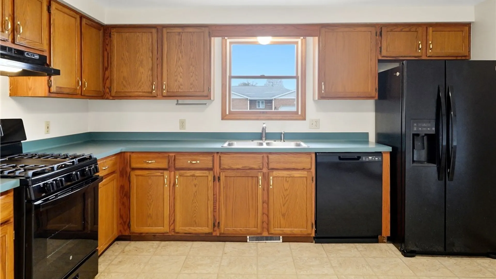 Property at 294 Summit Boulevard, North Tonawanda, NY 14120 17