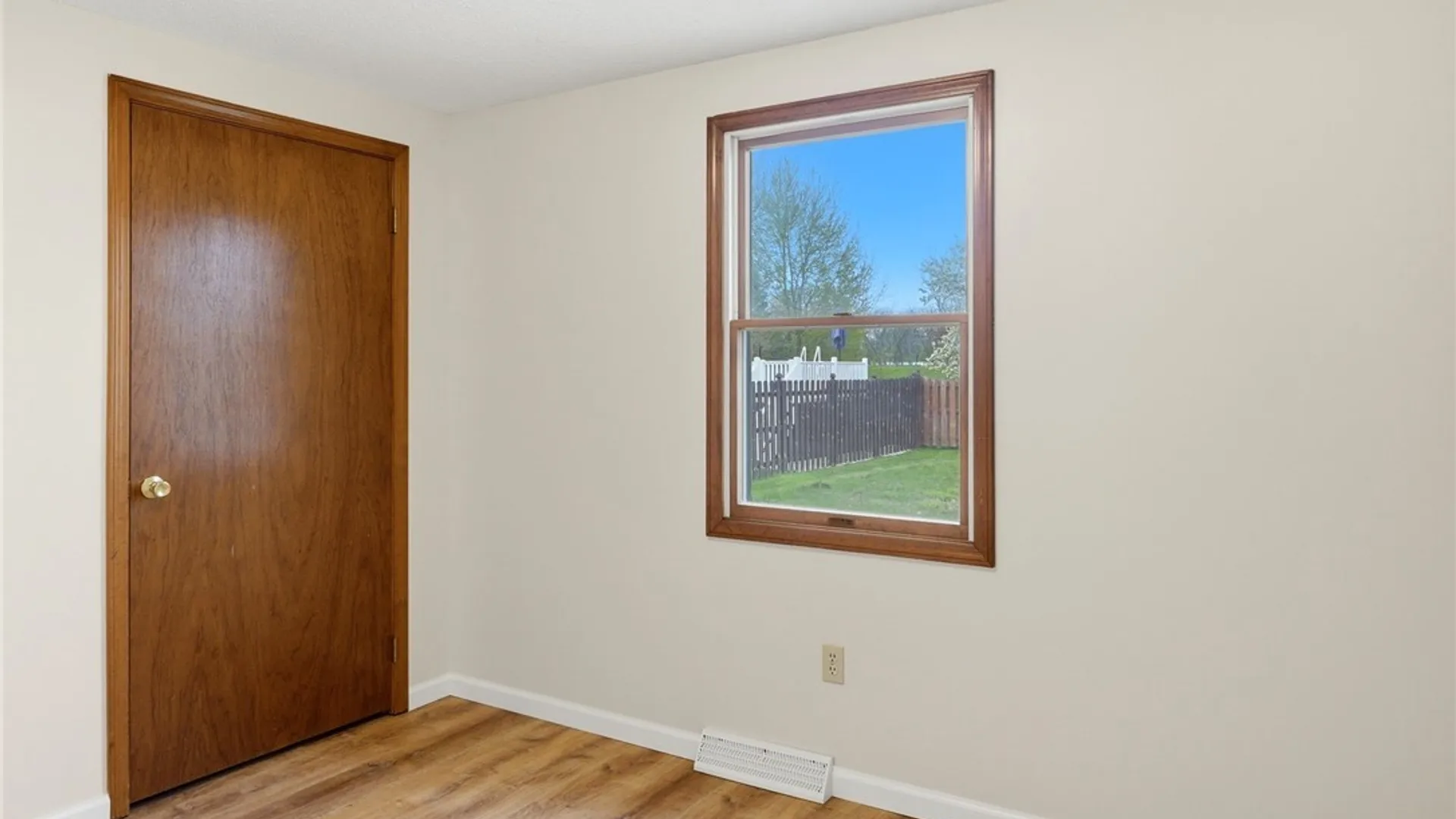 Property at 294 Summit Boulevard, North Tonawanda, NY 14120 24