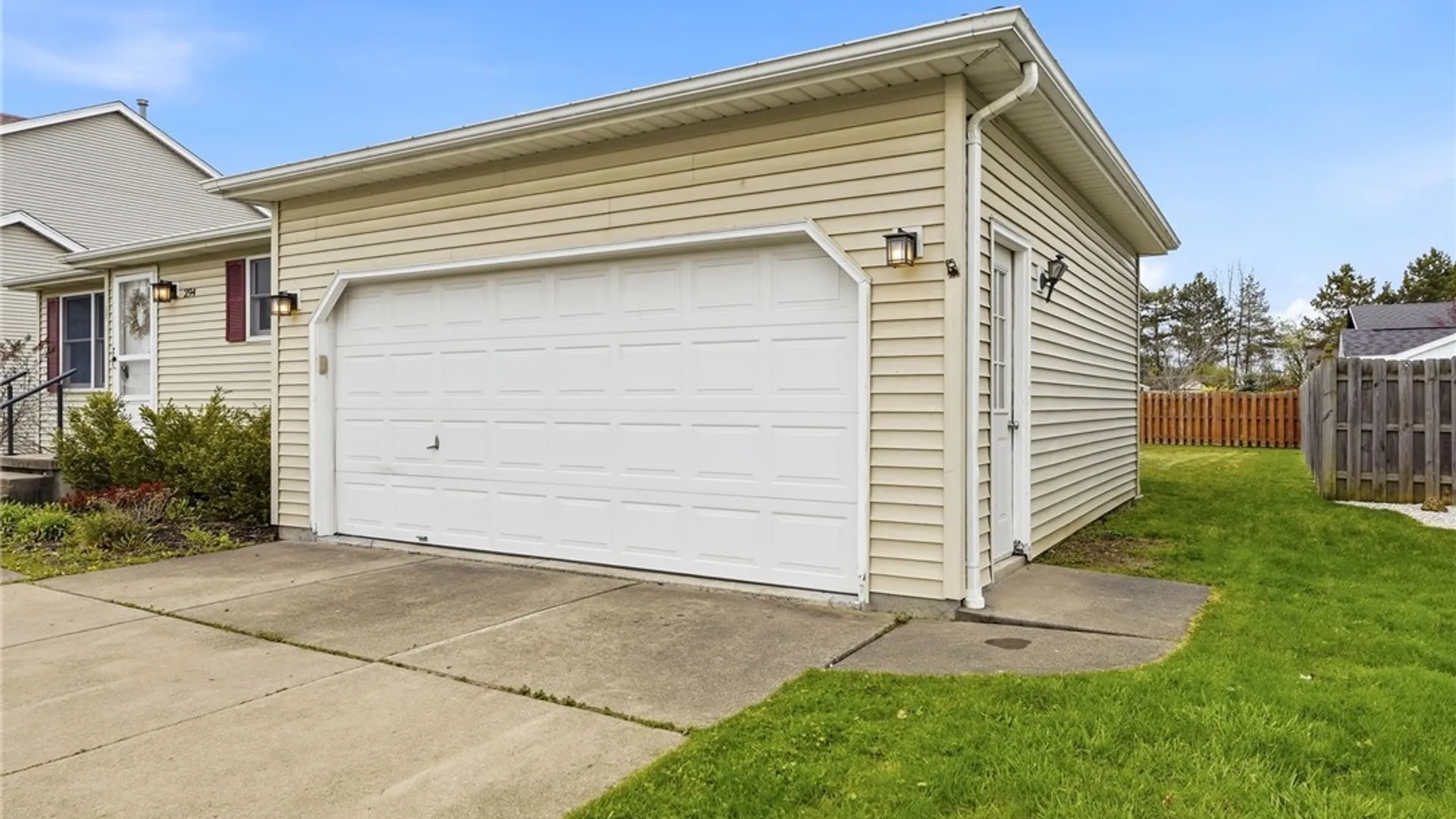 Property at 294 Summit Boulevard, North Tonawanda, NY 14120 8