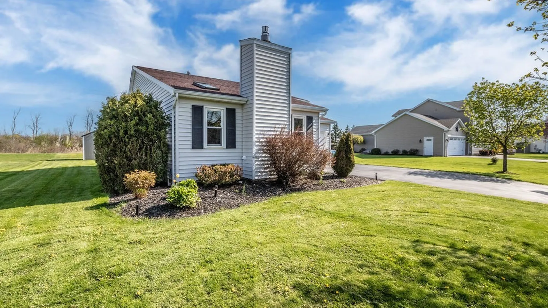 Property at 5623 Jeffrey Drive, Lockport Town, NY 14094 2