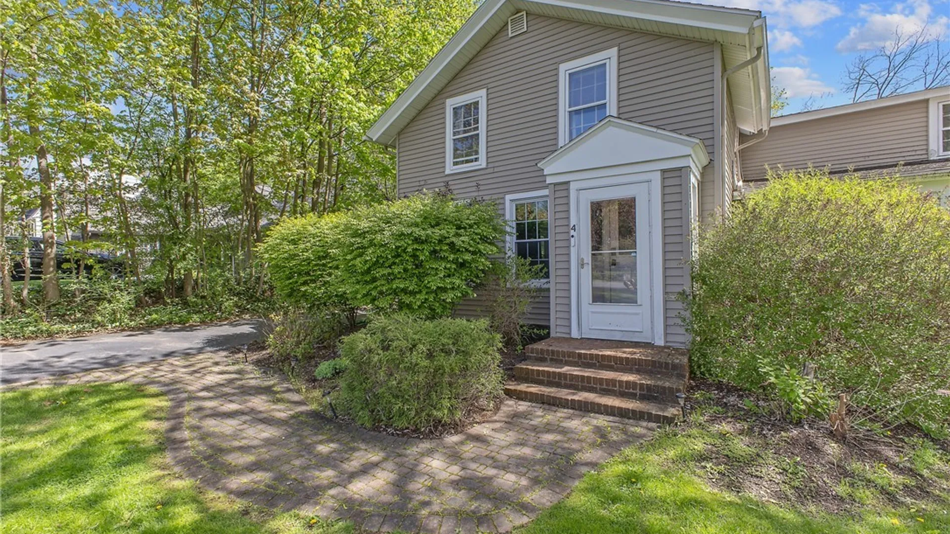 Property at 4 Lynacres Boulevard, DeWitt, NY 13066 3