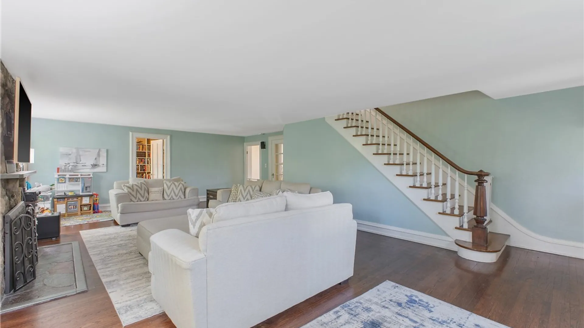 Property at 4 Lynacres Boulevard, DeWitt, NY 13066 5