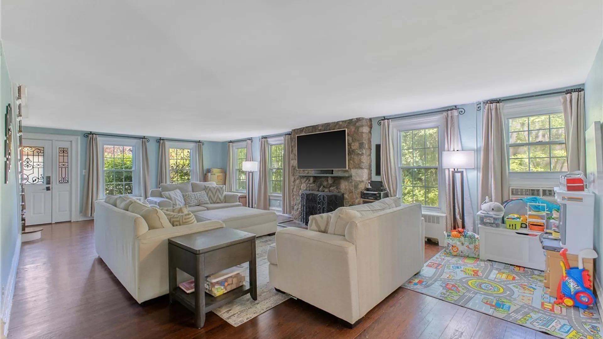 Property at 4 Lynacres Boulevard, DeWitt, NY 13066 7