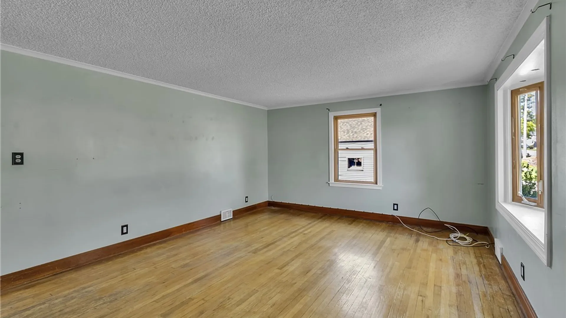 Property at 314 Ellington Street, Cheektowaga, NY 14043 16