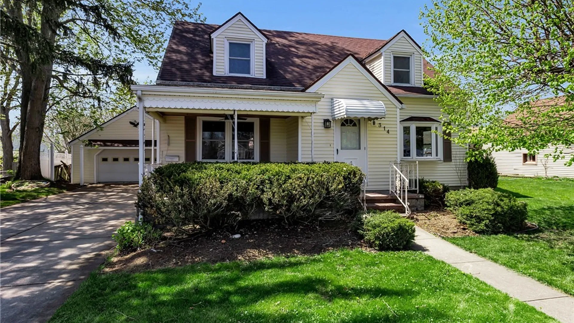 Property at 314 Ellington Street, Cheektowaga, NY 14043 2