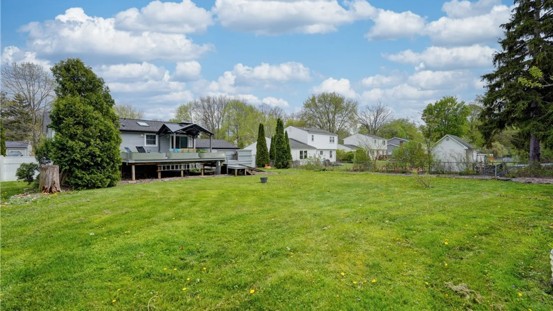 Property at 19 Longhorn Drive, Henrietta, NY 14586 28