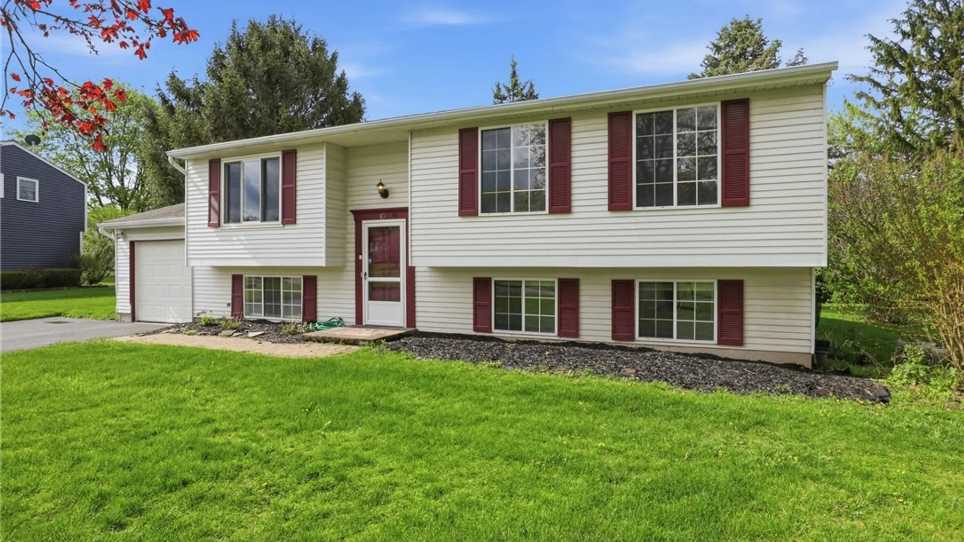 Property at 43 Trotter Drive, Henrietta, NY 14467 3
