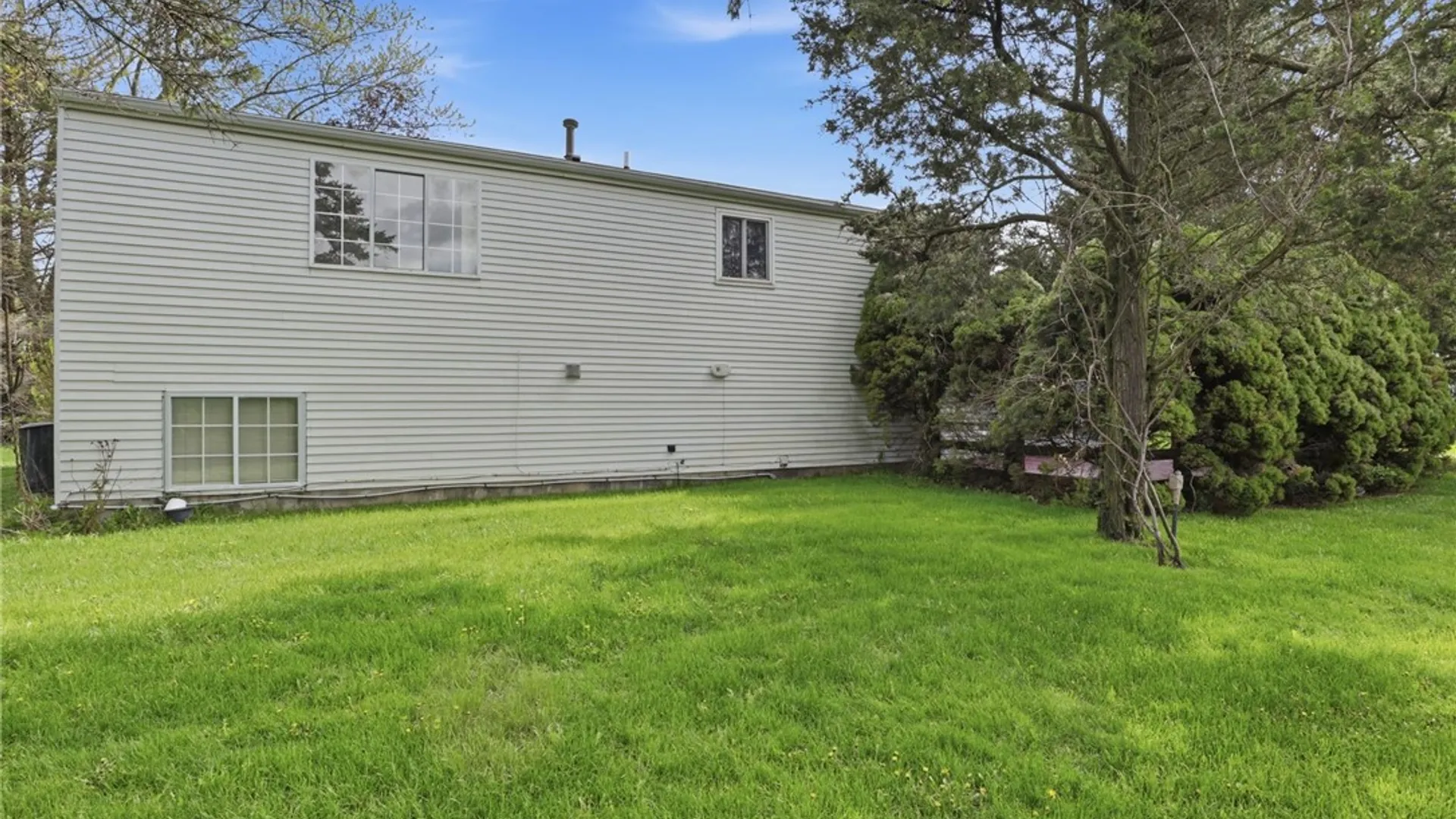 Property at 43 Trotter Drive, Henrietta, NY 14467 34