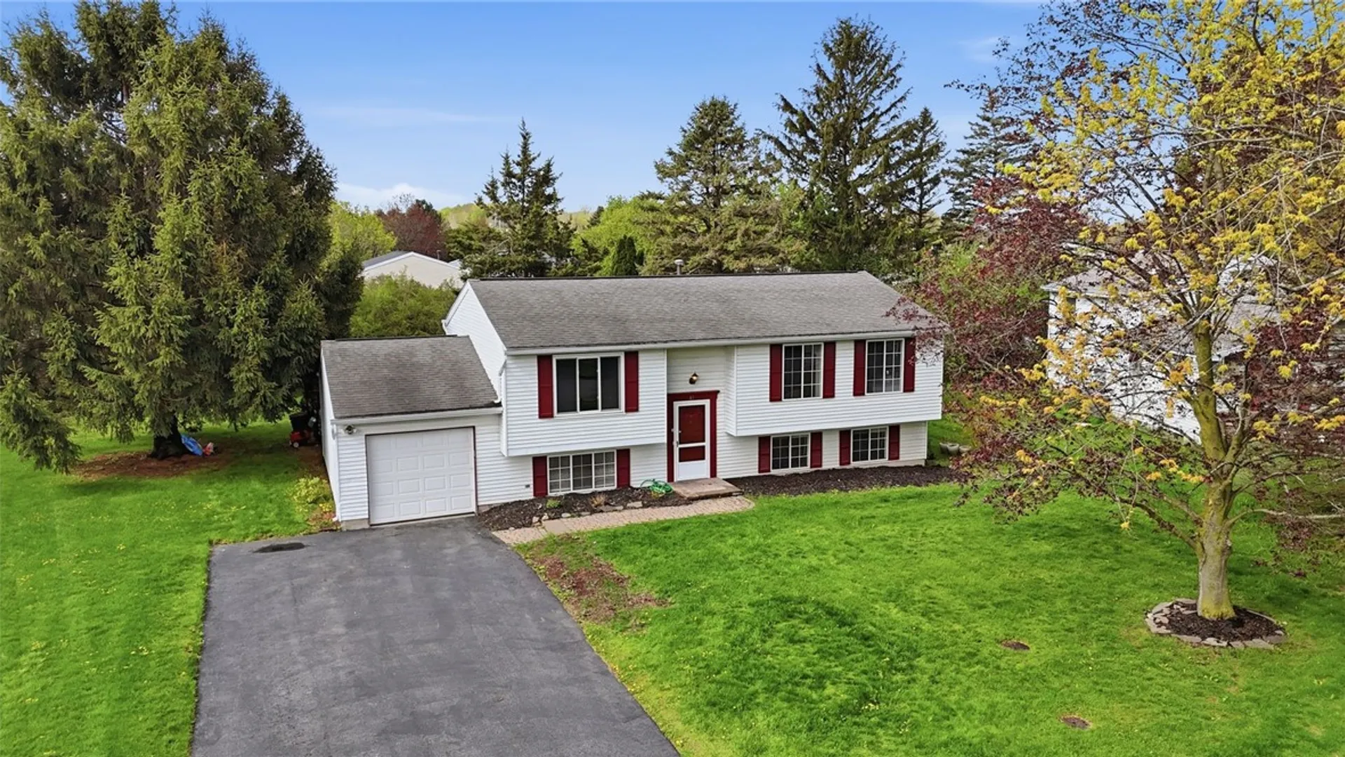 Property at 43 Trotter Drive, Henrietta, NY 14467 38