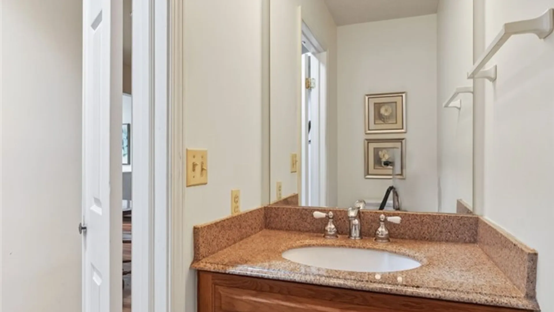 Property at 21 Waterford Circle, Henrietta, NY 14618 17