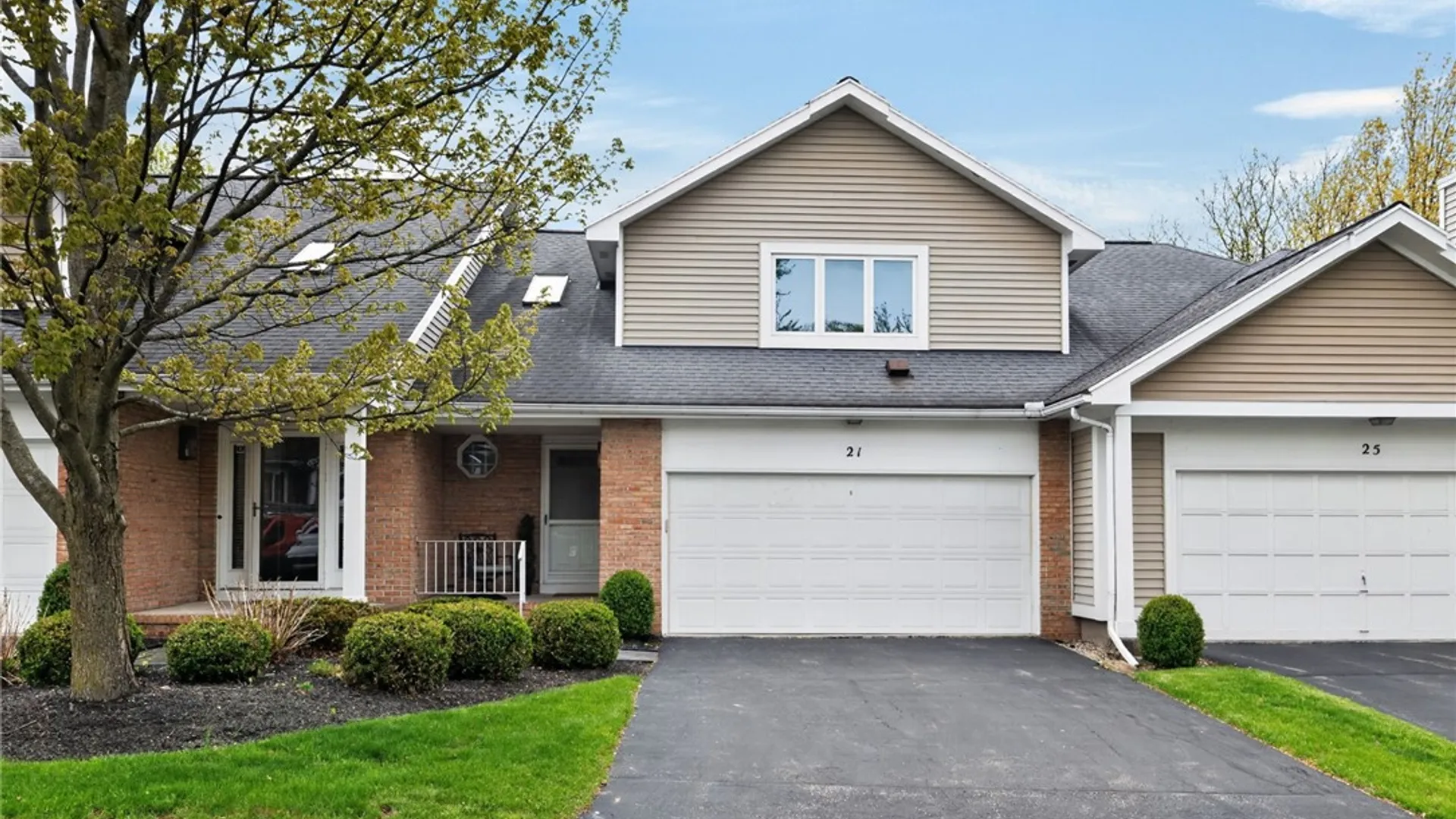 Property at 21 Waterford Circle, Henrietta, NY 14618 2