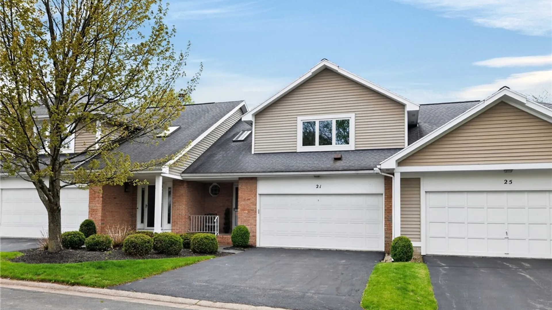 Property at 21 Waterford Circle, Henrietta, NY 14618 3