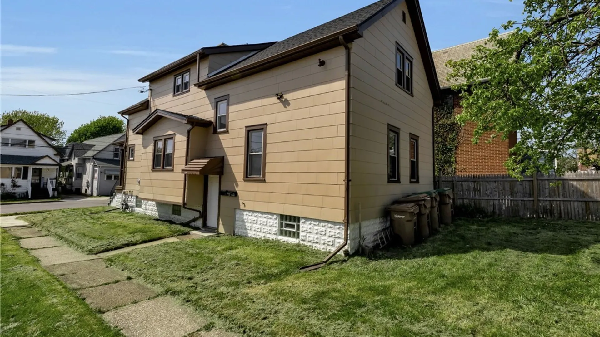 Property at 17 Olcott Place, Cheektowaga, NY 14225 3