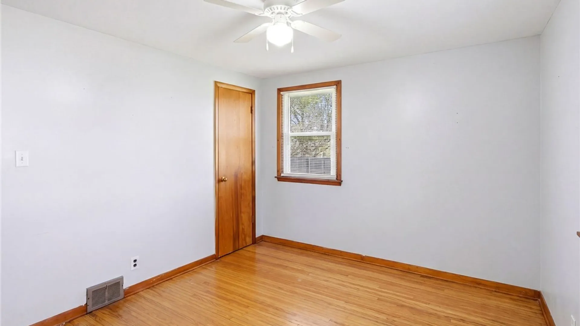 Property at 180 Mcconkey Drive, Tonawanda, NY 14223 15