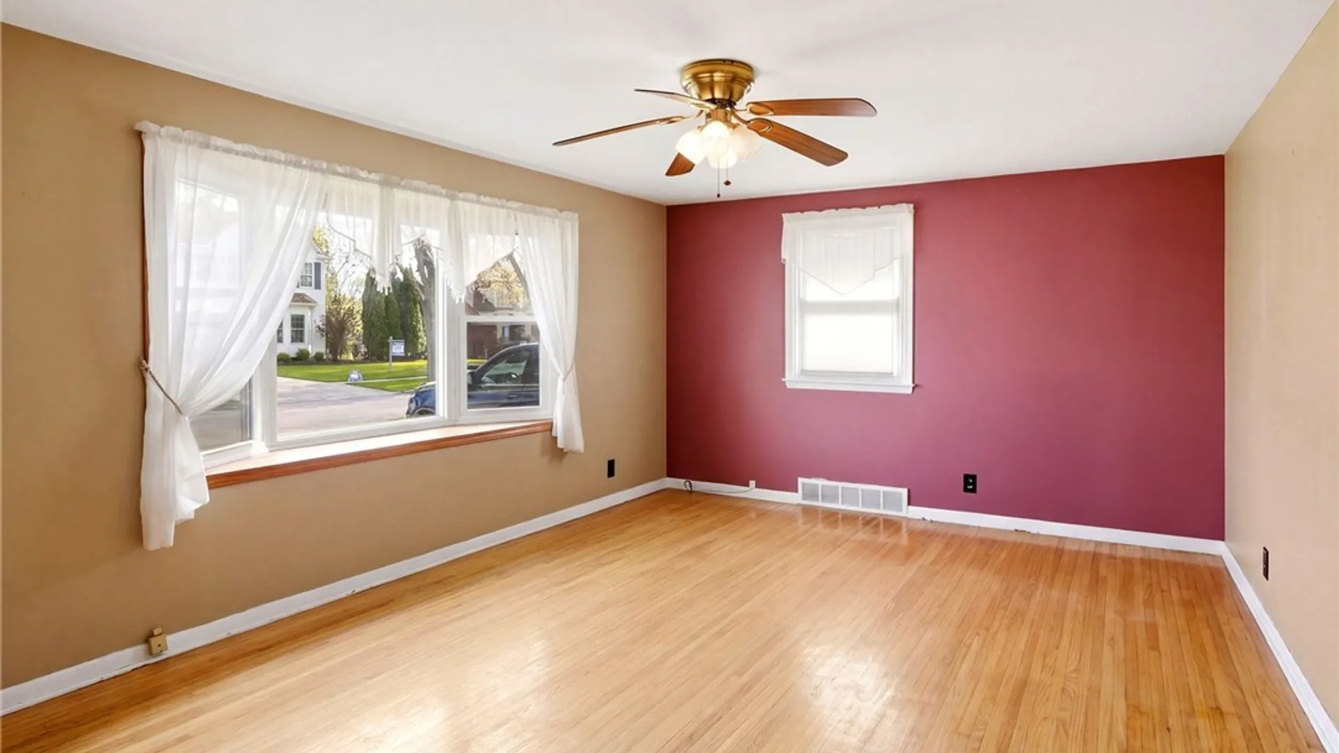Property at 180 Mcconkey Drive, Tonawanda, NY 14223 4