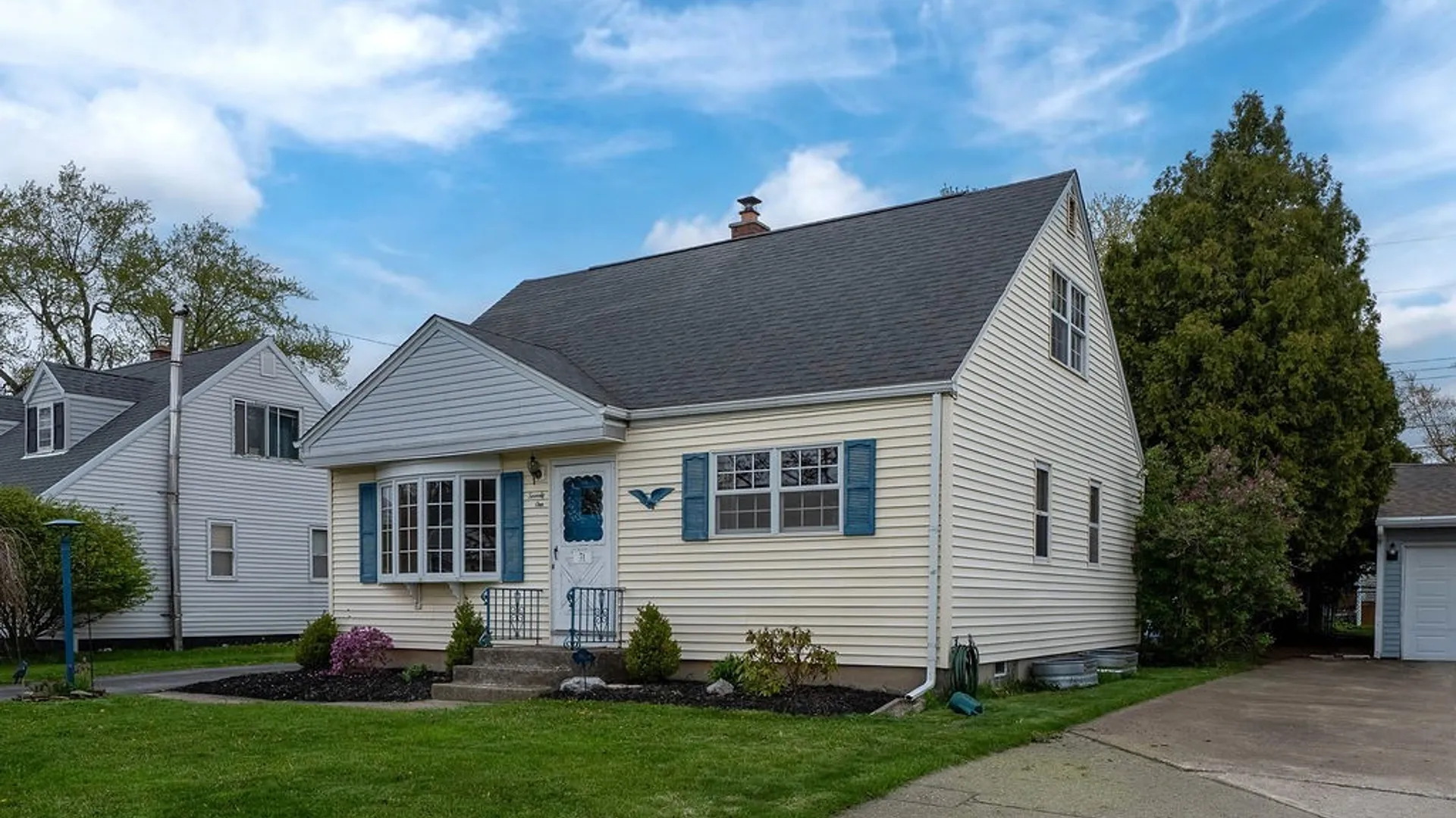 Property at 71 Canisius Court, Cheektowaga, NY 14043 3