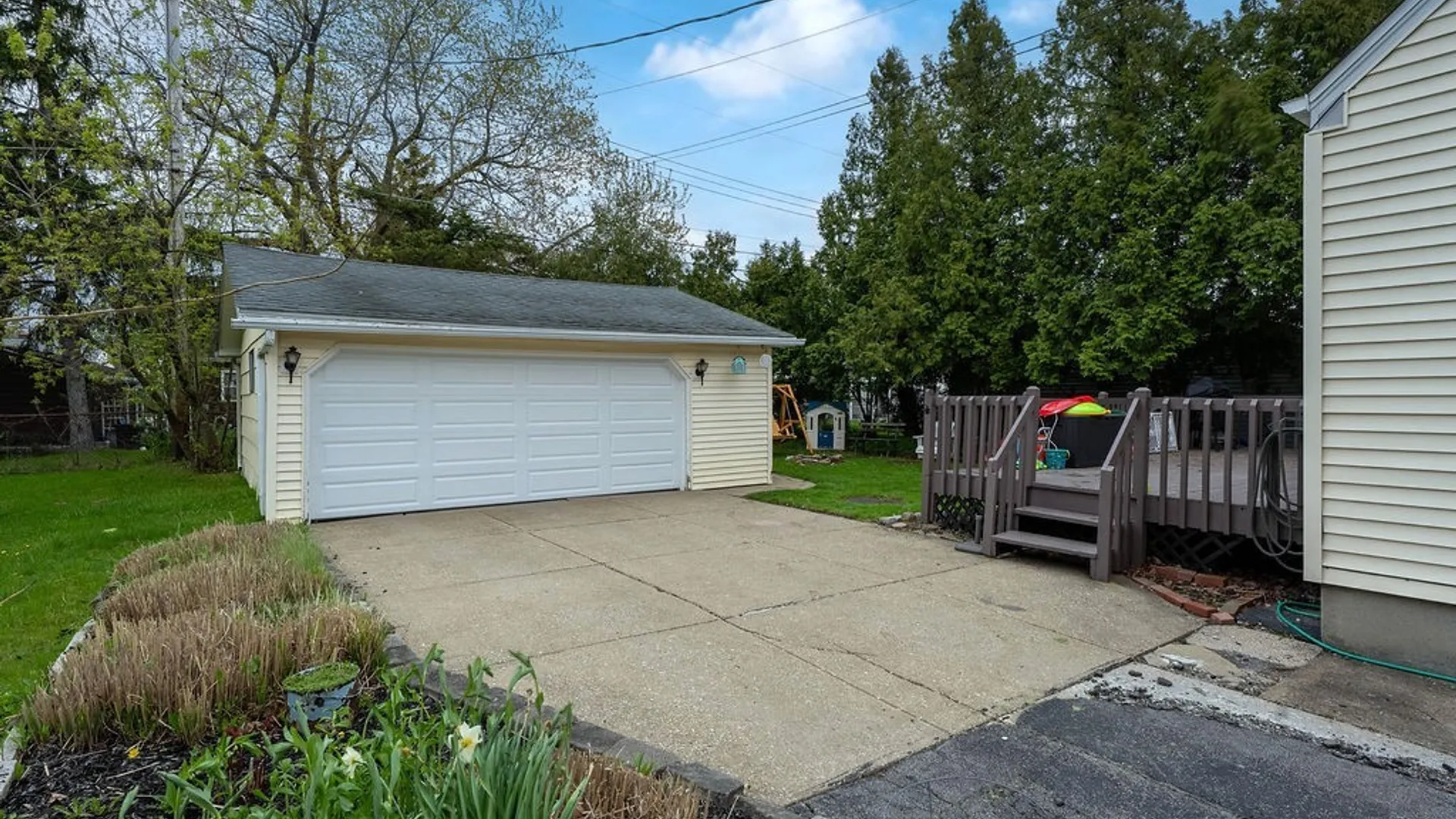 Property at 71 Canisius Court, Cheektowaga, NY 14043 4