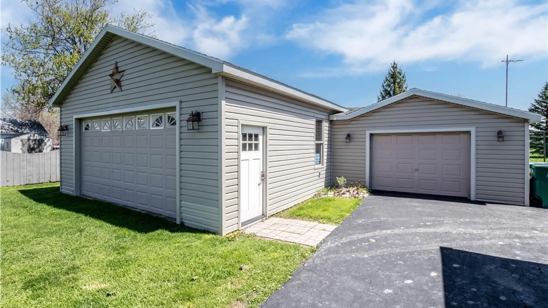 Property at 981 96th Street, Niagara Falls, NY 14304 3