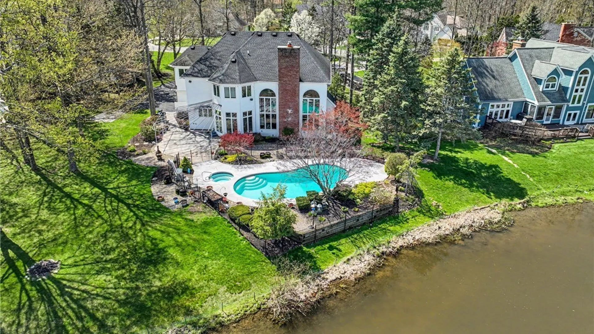 Property at 36 Lakeridge Drive, Orchard Park, NY 14127 2