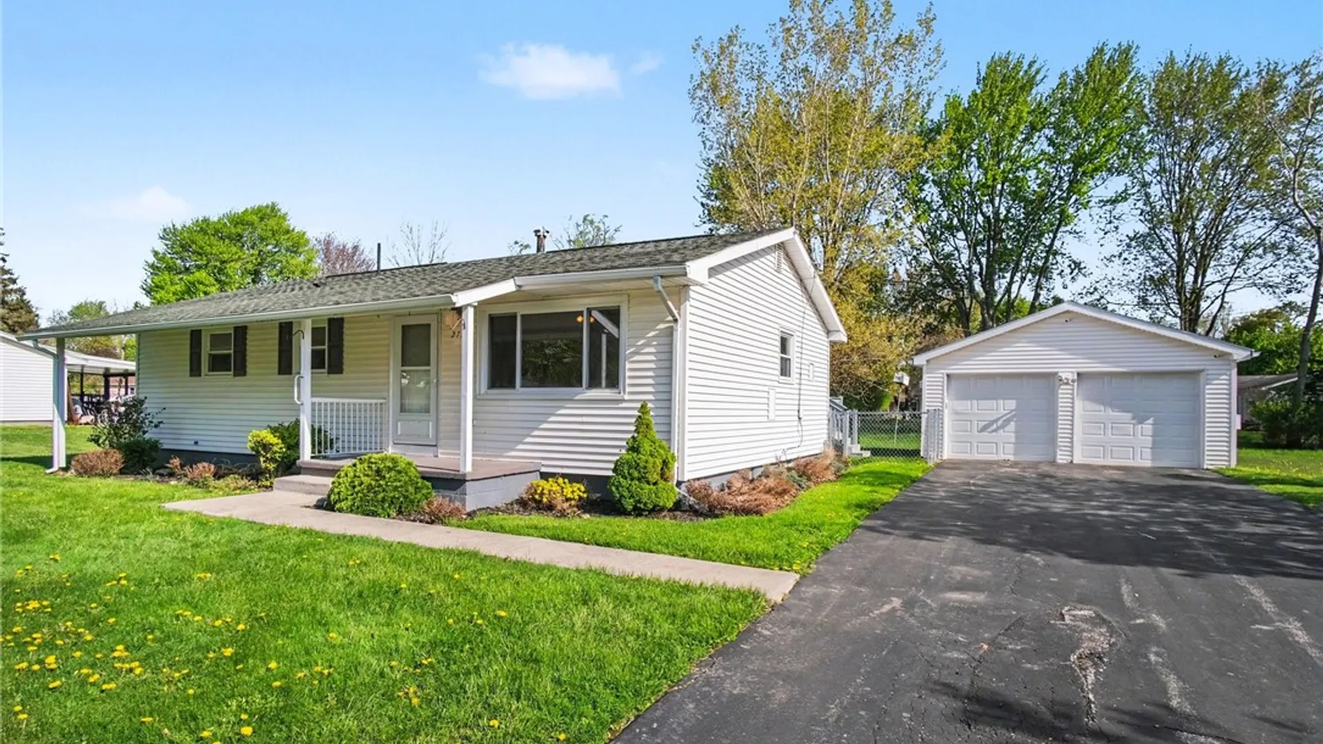 Property at 277 Lycoming Rd, Henrietta, NY 14623 3