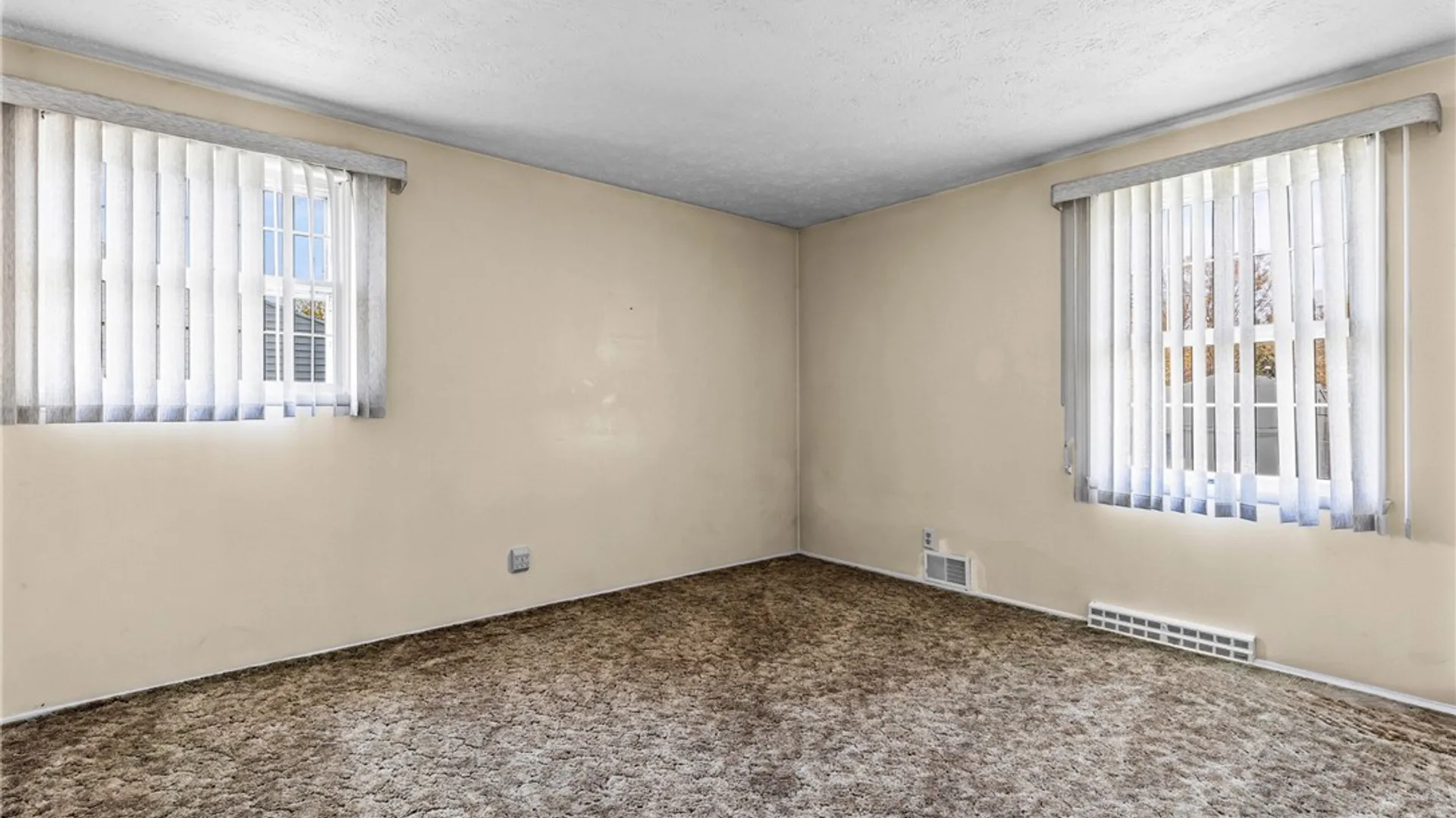 Property at 352 Bridgewood Dr Drive, Greece, NY 14612 27