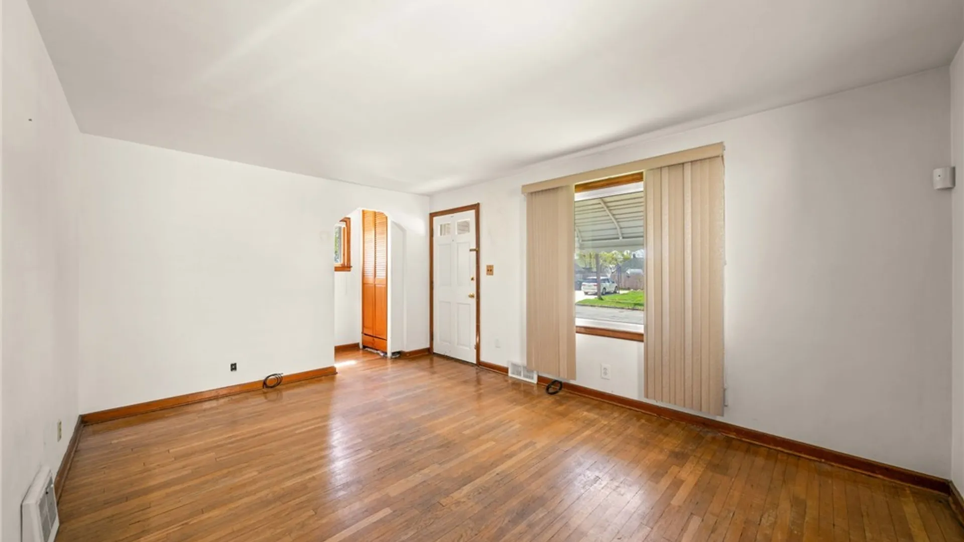 Property at 627 73rd Street, Niagara Falls, NY 14304 4