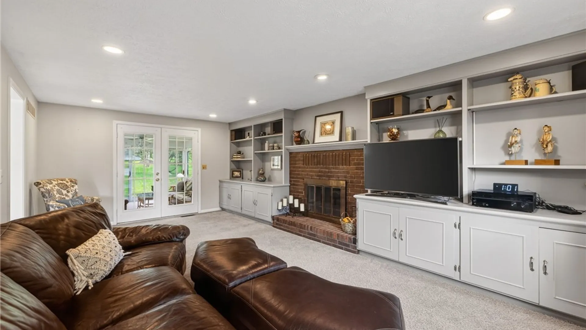 Property at 15 Brookshire Lane, Penfield, NY 14526 21