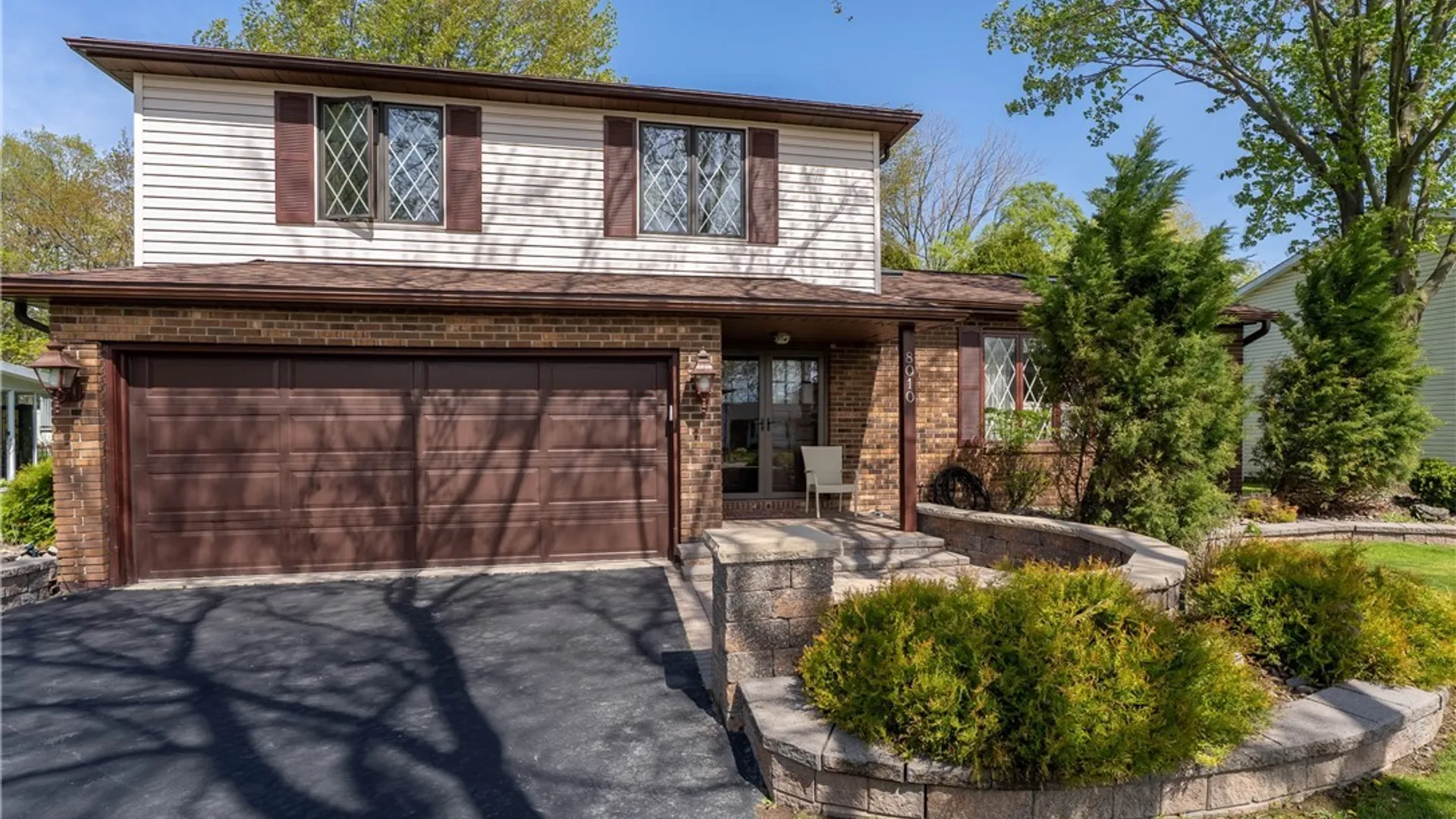 Property at 8010 Crestview Drive, Niagara, NY 14304 2