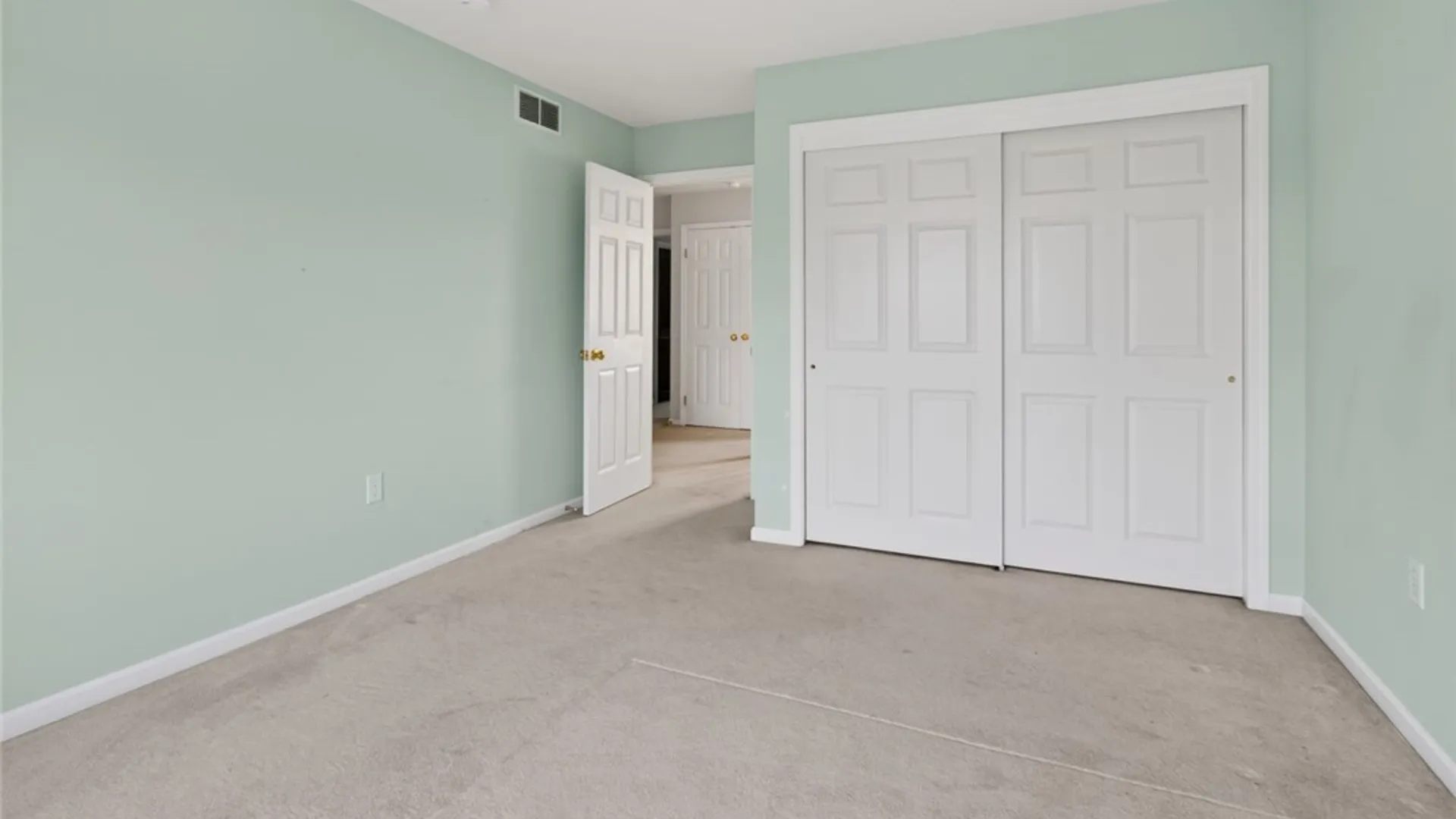 Property at 8 Foxe Commons, Chili, NY 14624 28