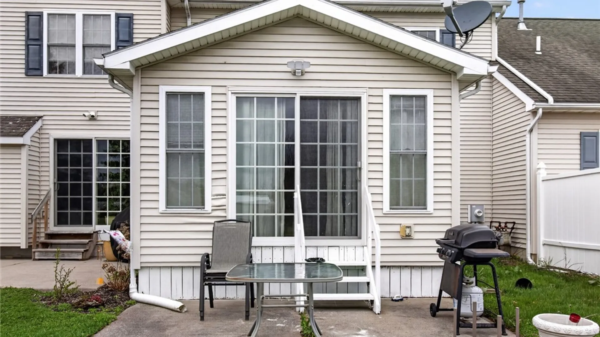 Property at 8 Foxe Commons, Chili, NY 14624 44