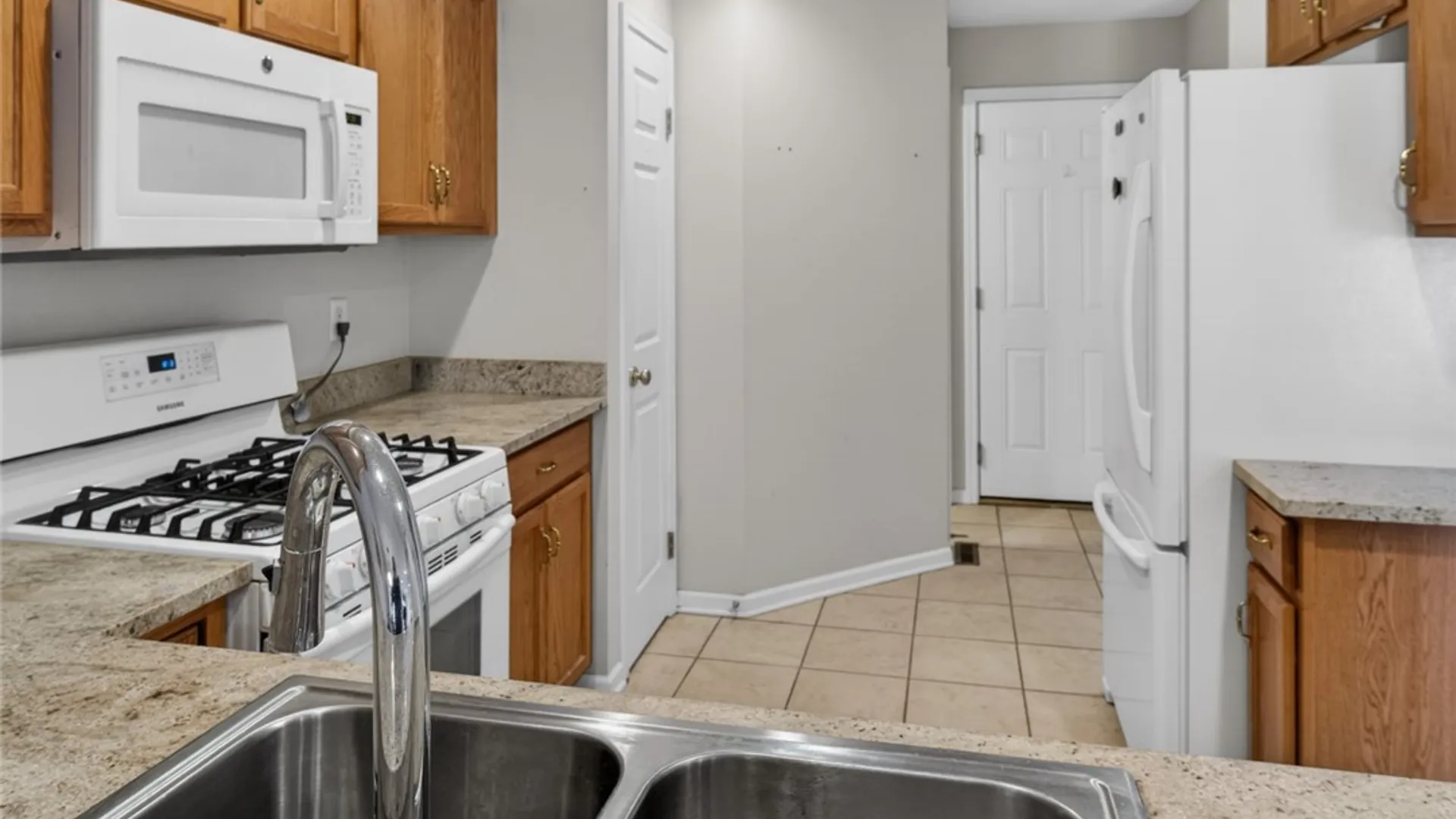 Property at 8 Foxe Commons, Chili, NY 14624 16