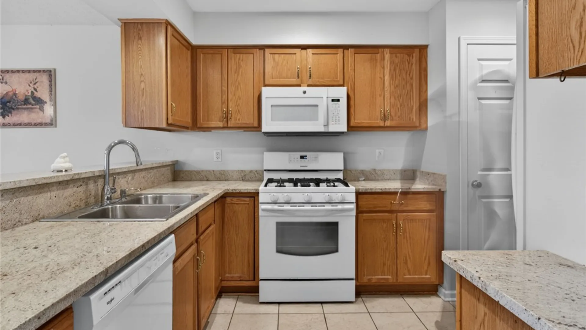 Property at 8 Foxe Commons, Chili, NY 14624 20