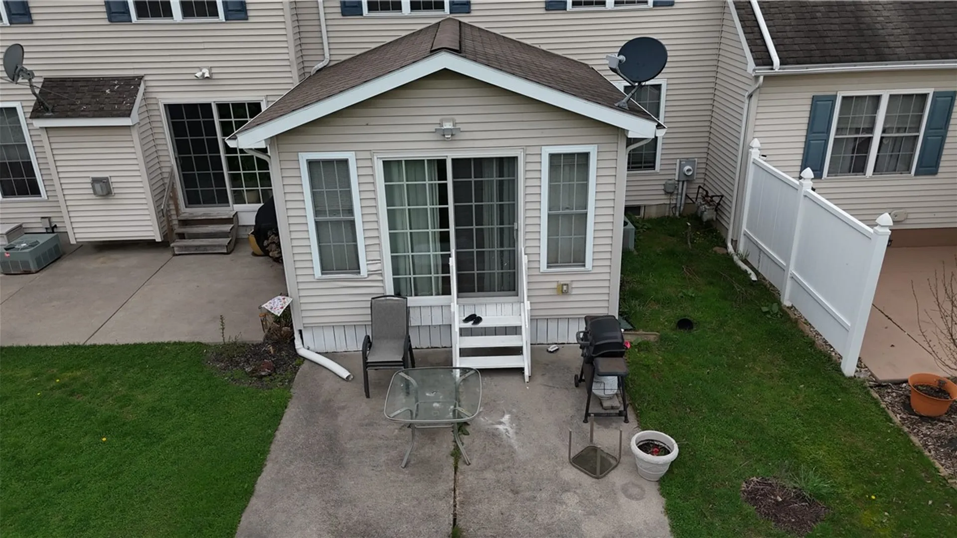 Property at 8 Foxe Commons, Chili, NY 14624 5