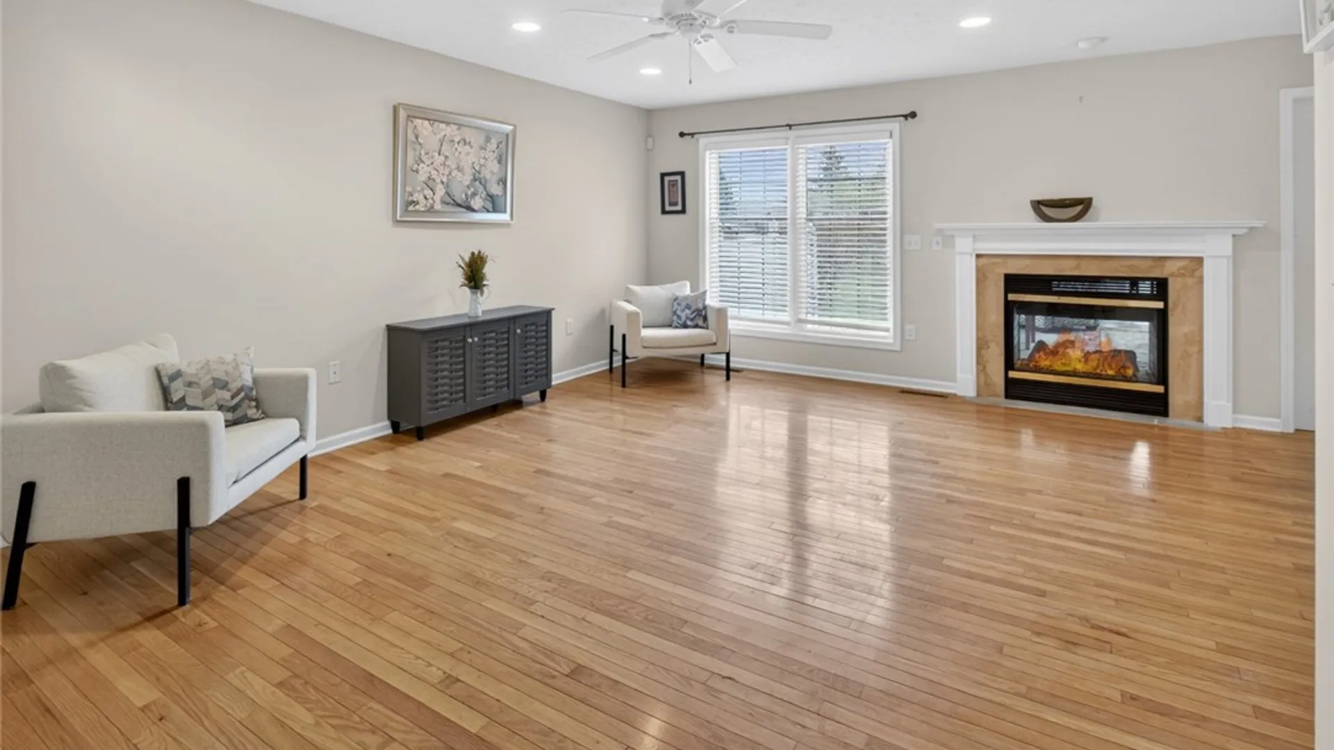 Property at 8 Foxe Commons, Chili, NY 14624 9