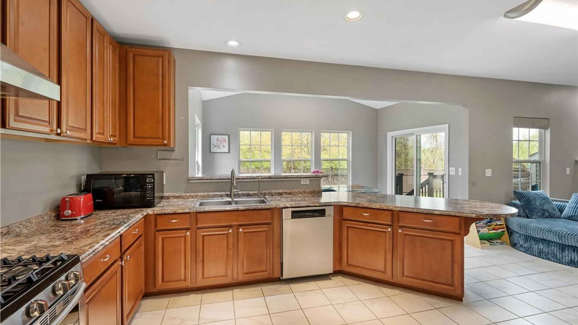Property at 8649 Alizarin Avenue, Cicero, NY 13039 17