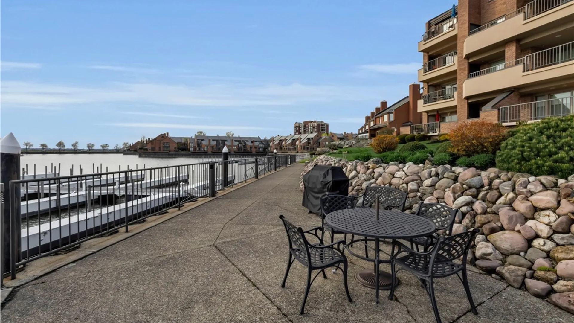 Property at 40 Waterfront Circle, Buffalo, NY 14202 28