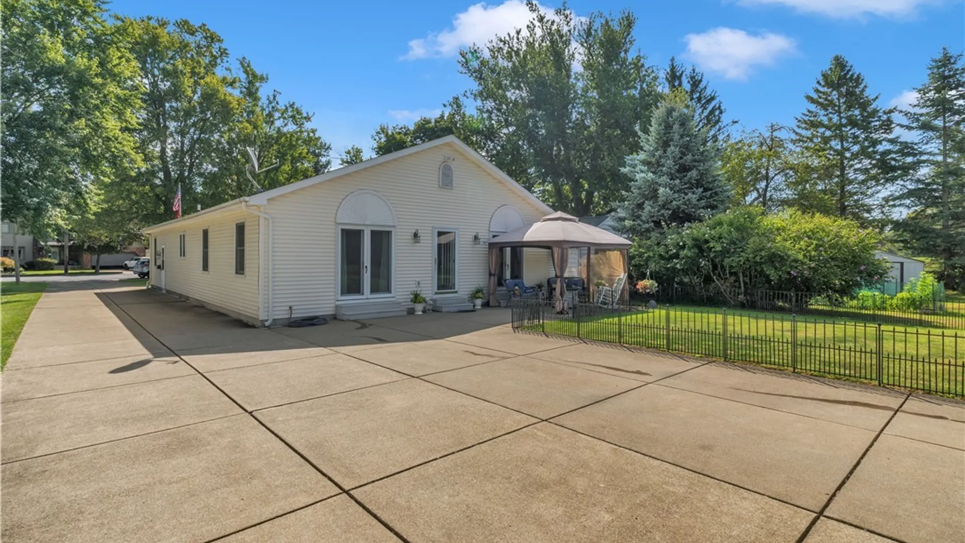 Property at 60 Old Falls Boulevard, North Tonawanda, NY 14120 8