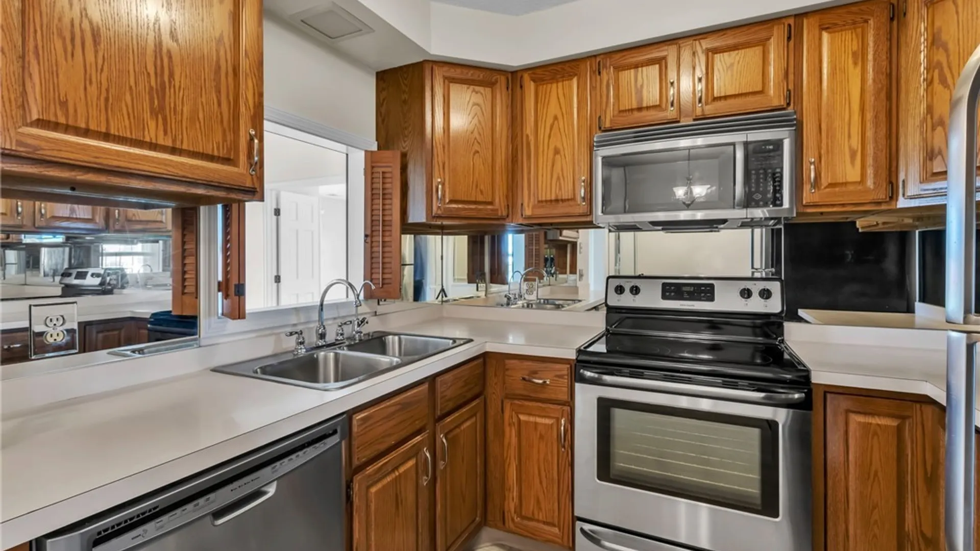 Property at 660 Youngs Road, Amherst, NY 14221 2