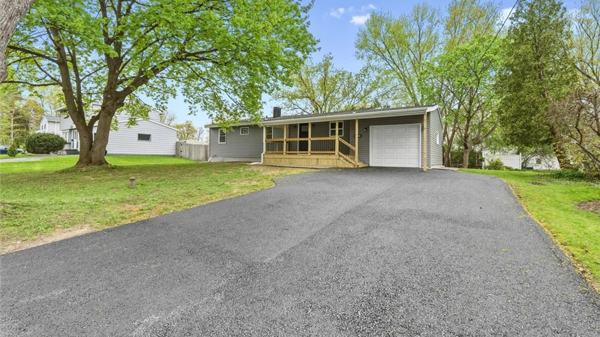 Property at 7 Gooseberry Lane, Clay, NY 13090 4
