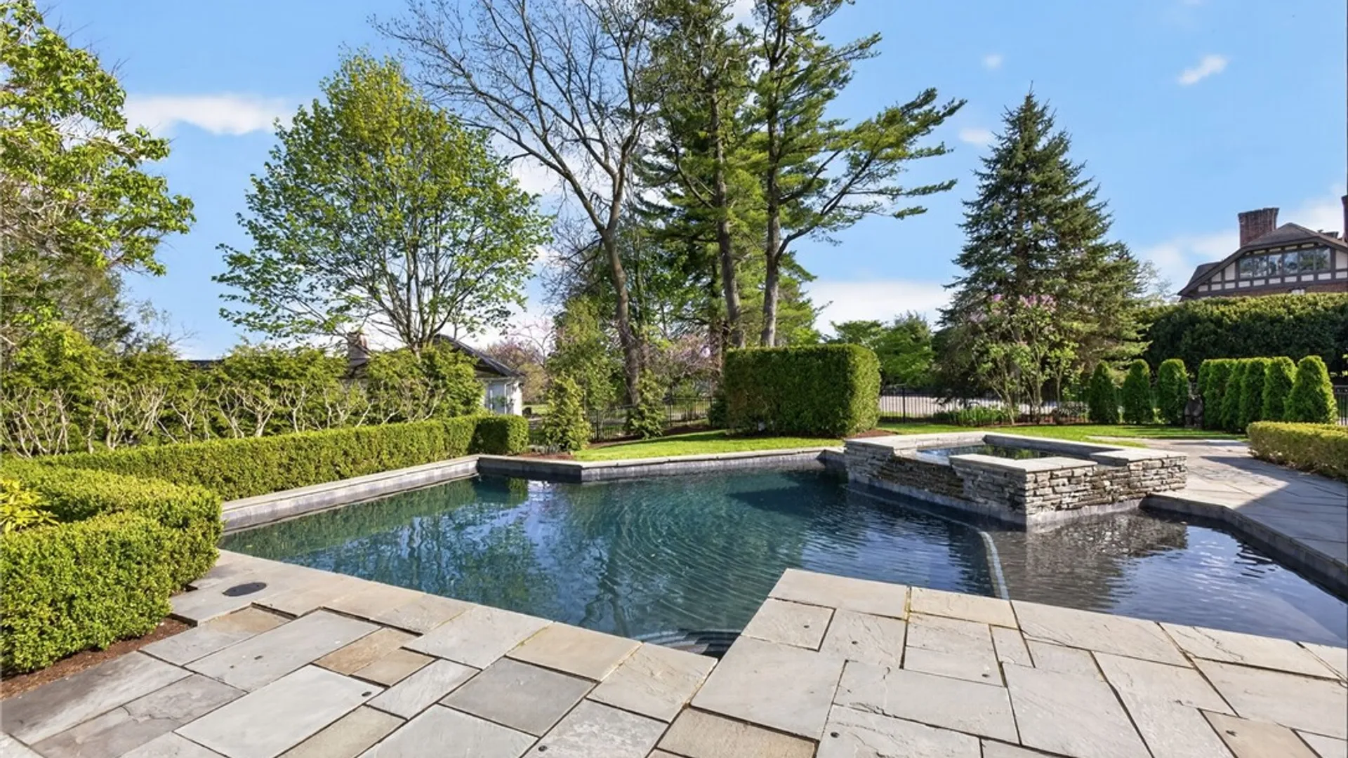 Property at 7 Elmwood Hill Lane, Brighton, NY 14610 39