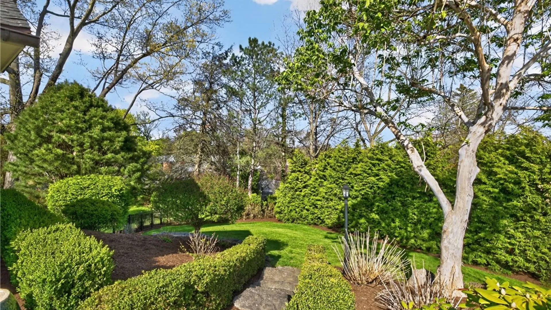 Property at 7 Elmwood Hill Lane, Brighton, NY 14610 47