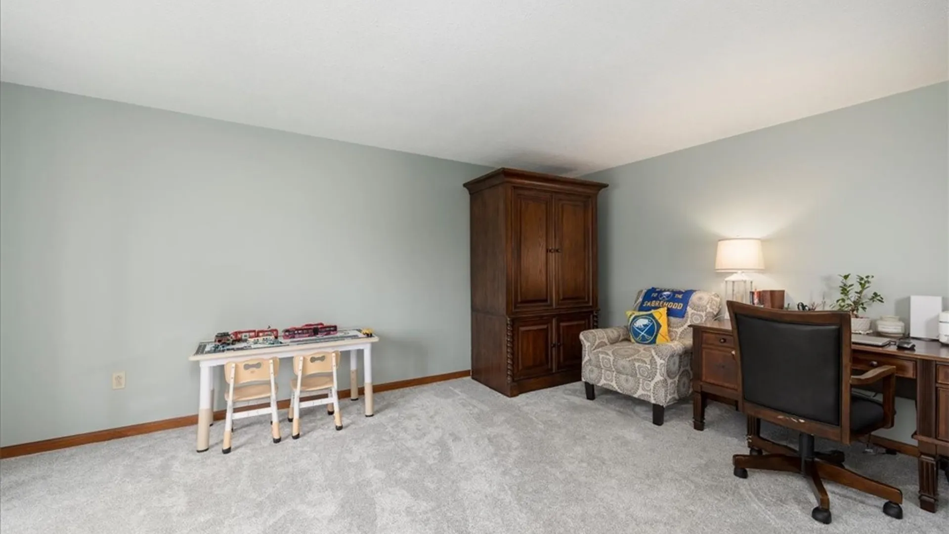 Property at 4 Gina Mdws Meadow, Amherst, NY 14051 14