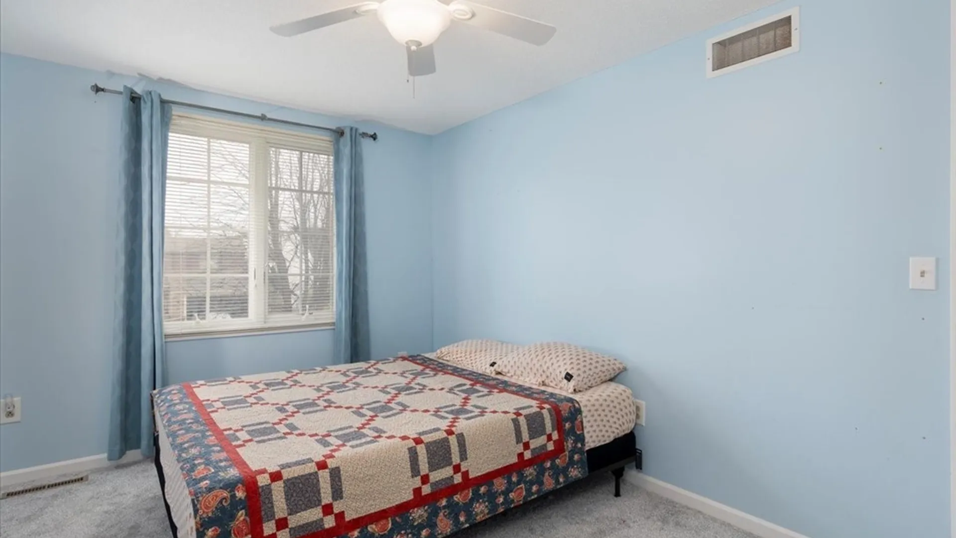 Property at 4 Gina Mdws Meadow, Amherst, NY 14051 22