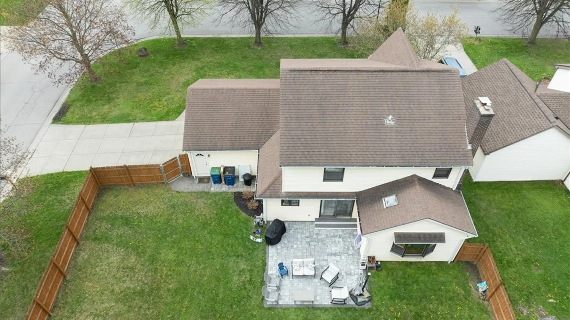 Property at 4 Gina Mdws Meadow, Amherst, NY 14051 28